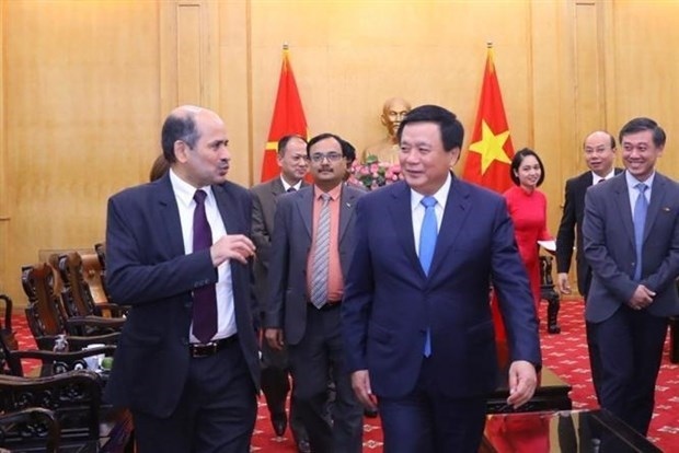 Official receives new Indian Ambassador to Vietnam